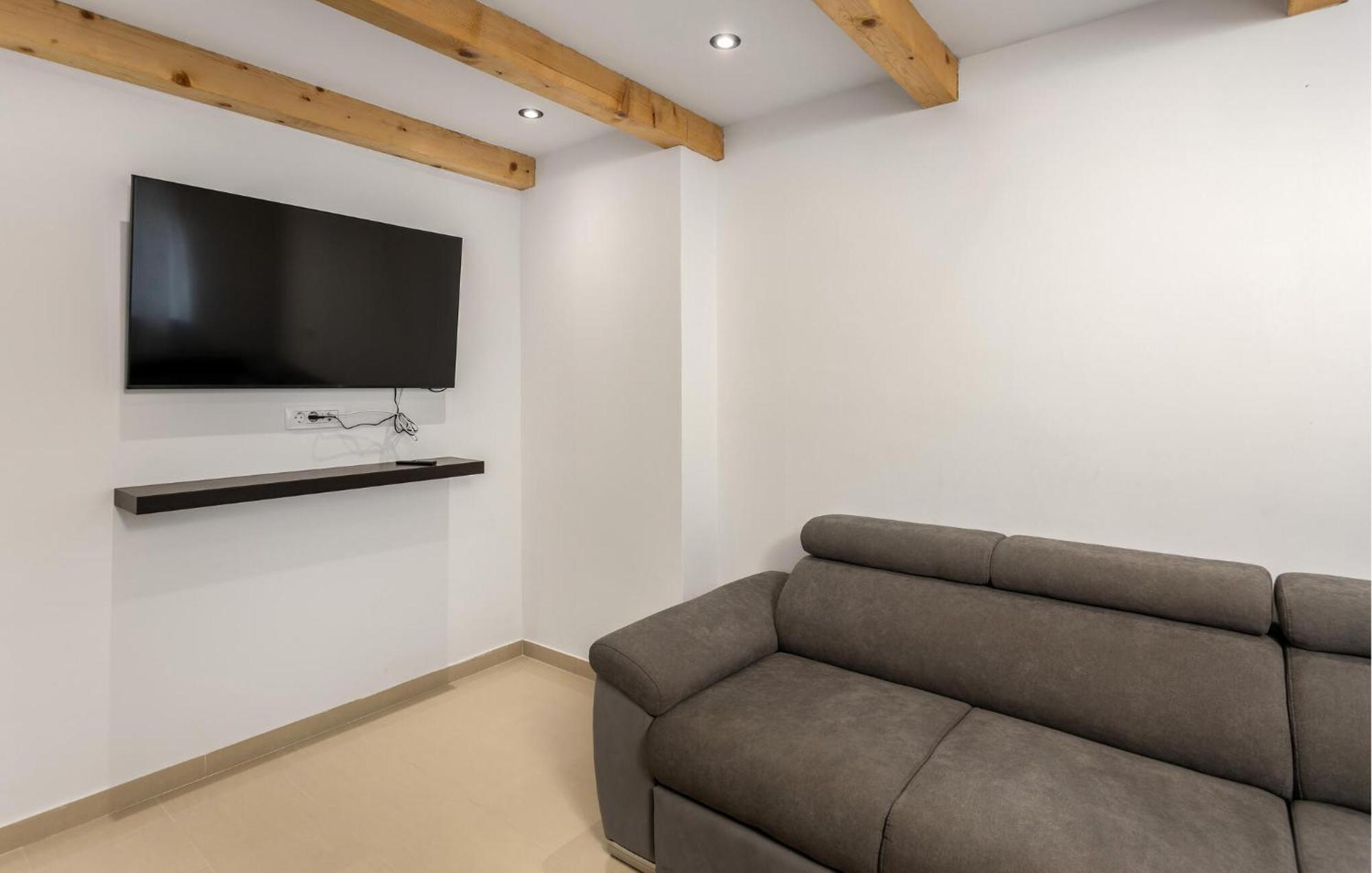 Gorgeous Apartment In Brsec With Kitchen エクステリア 写真
