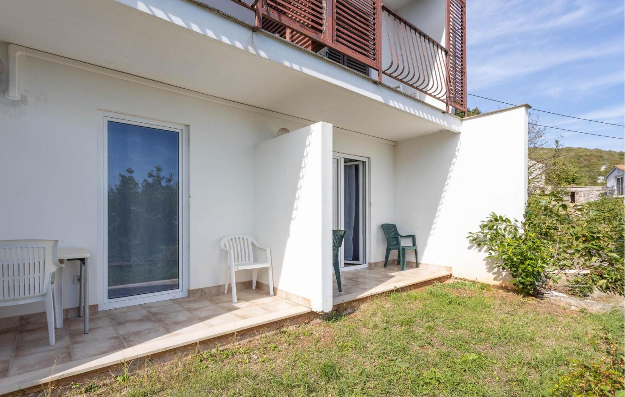 Gorgeous Apartment In Brsec With Kitchen エクステリア 写真