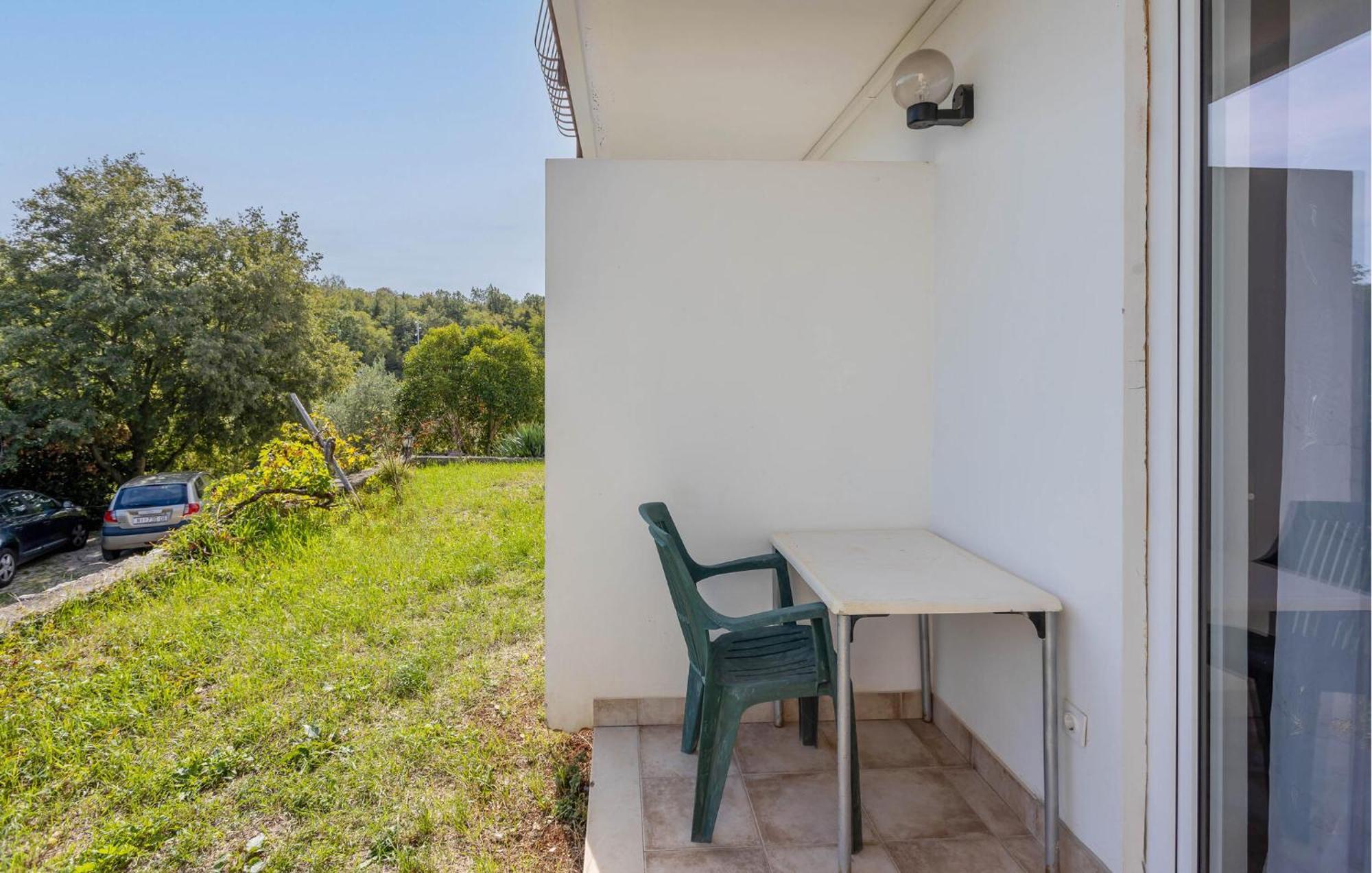 Gorgeous Apartment In Brsec With Kitchen エクステリア 写真