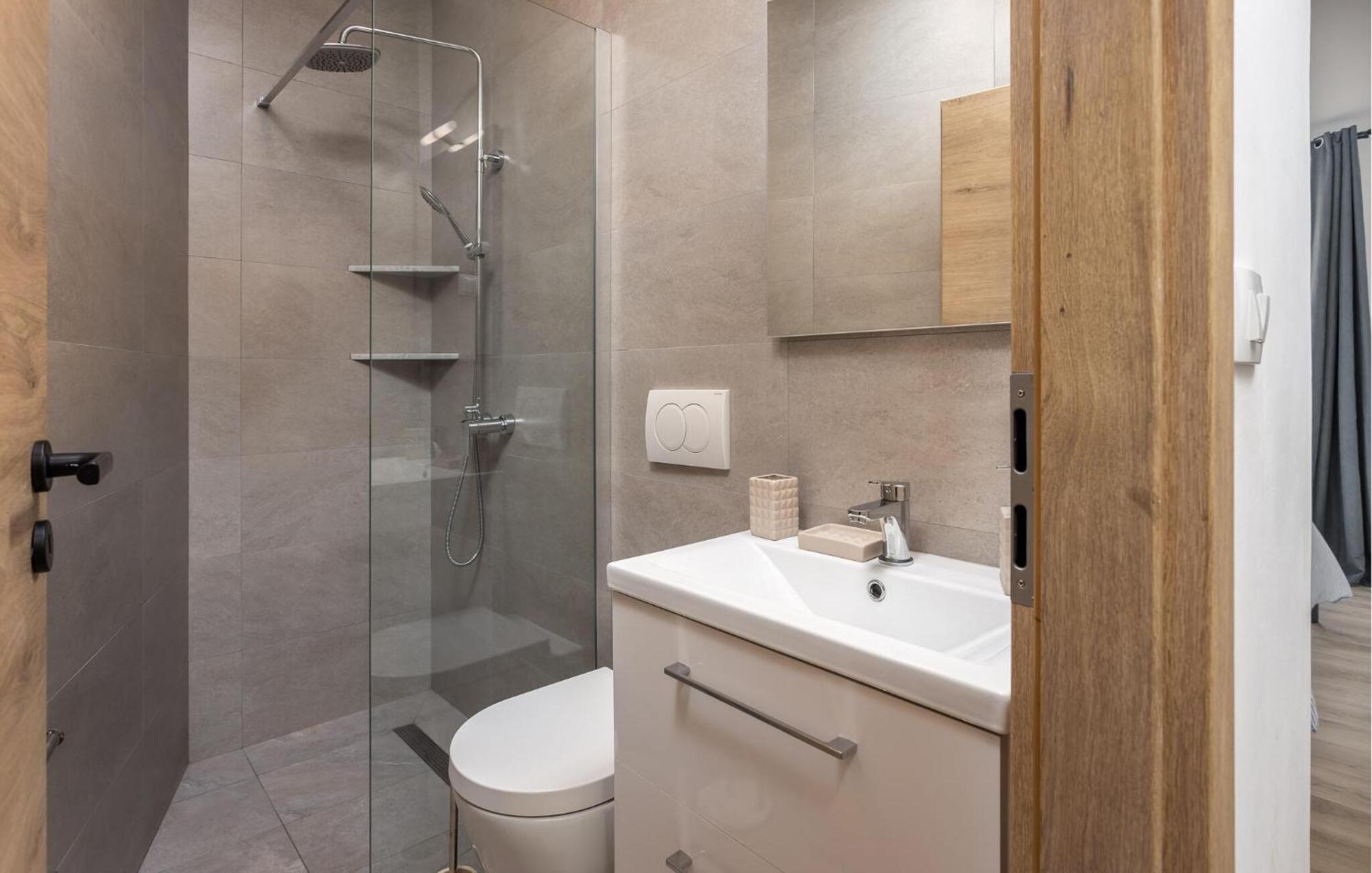 Gorgeous Apartment In Brsec With Kitchen エクステリア 写真