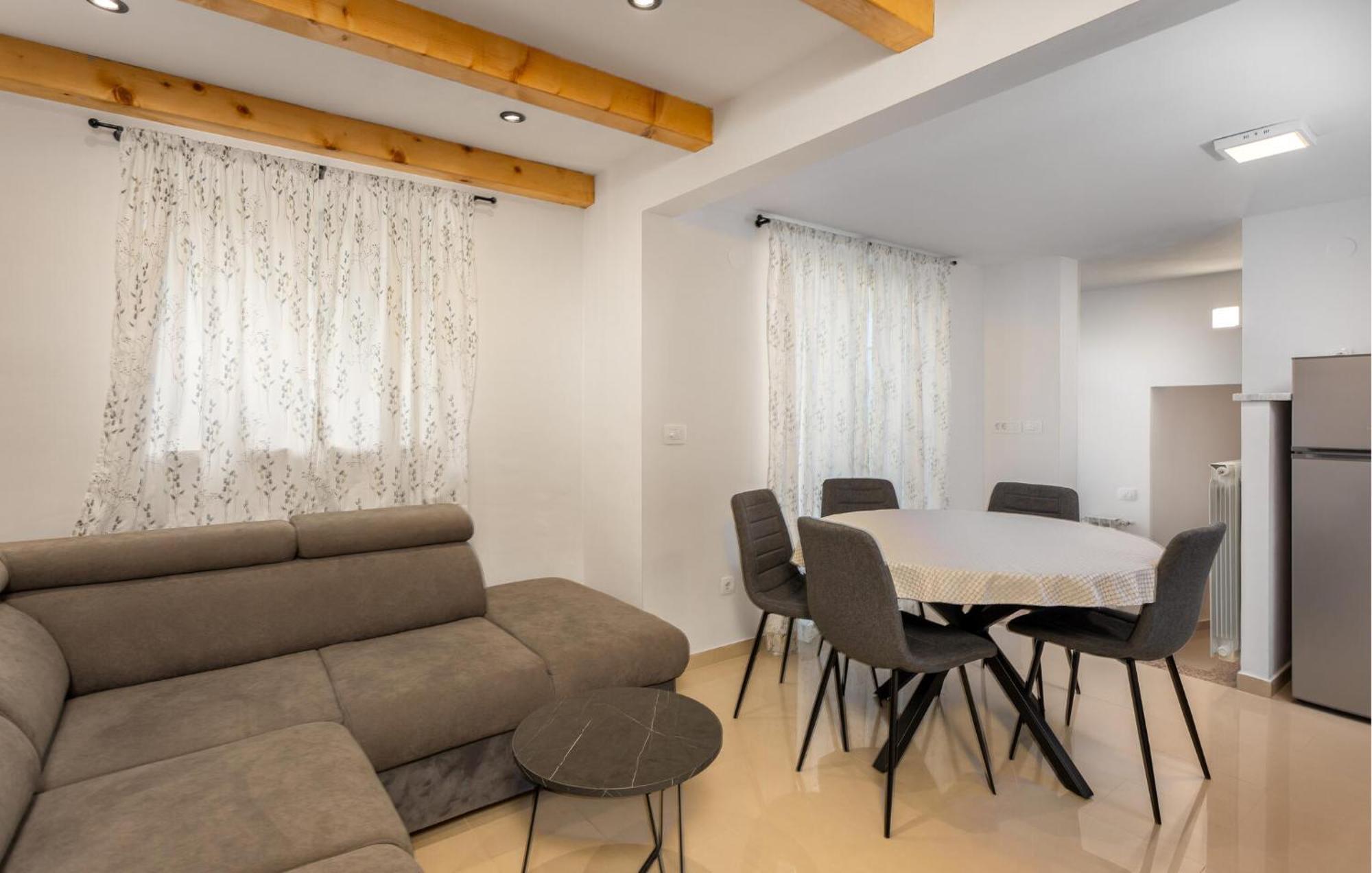 Gorgeous Apartment In Brsec With Kitchen エクステリア 写真